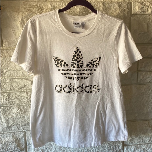 🤍Adidas White Tee with Leopard Print Logo - Large - Picture 2 of 4